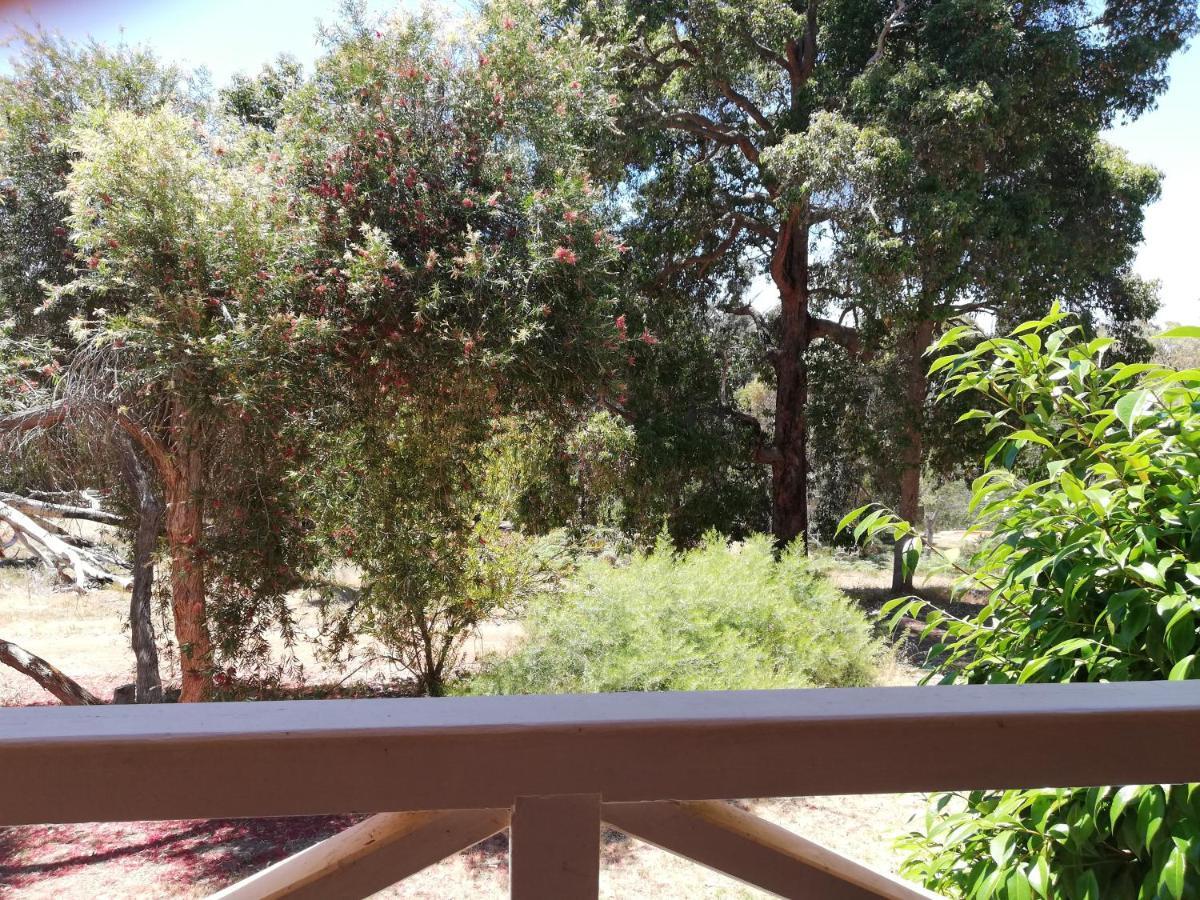 Woodlands Of Balingup Bush Cottages エクステリア 写真