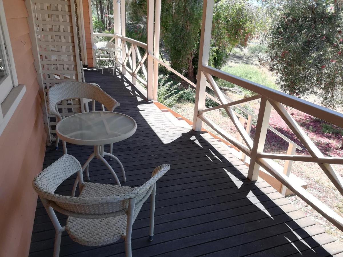 Woodlands Of Balingup Bush Cottages エクステリア 写真